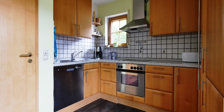 Einbauküche mit Speisekammer